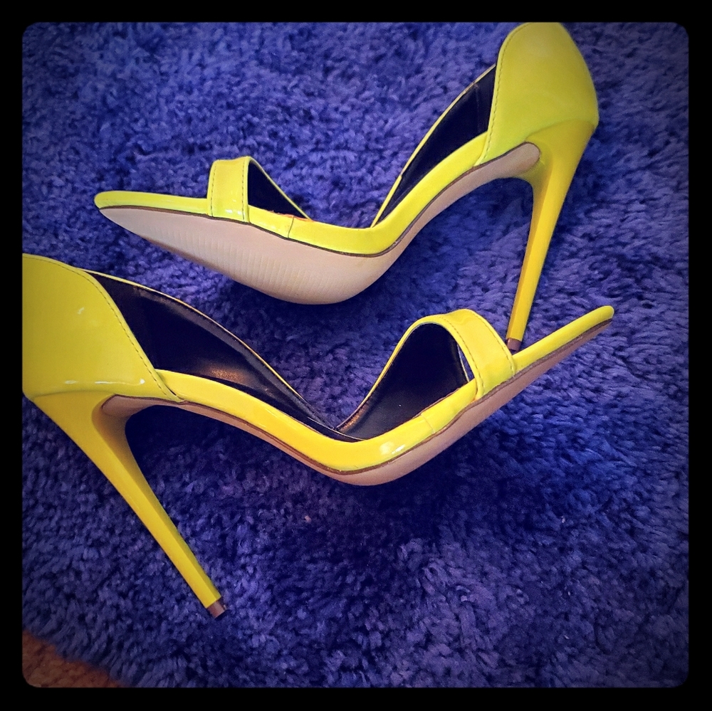 Lilliana Jene Yellow Sandals